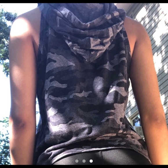 Calvin Klein Performance Muscle Tank - Picture 3 of 3